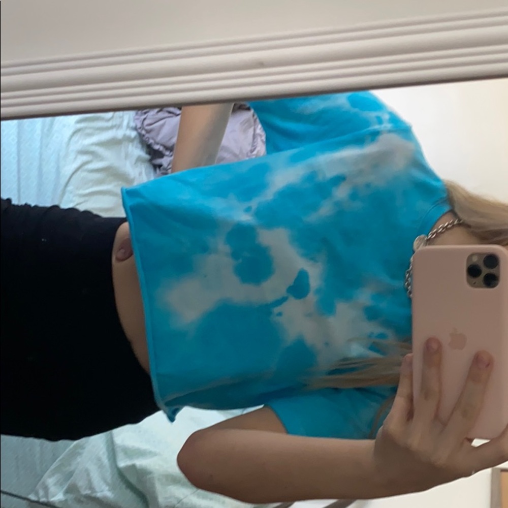 Blue cropped tie-dyed💙